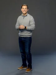 Die Hundebesitzerin Laura und der Katzenbesitzer Spencer m&uuml;ssen sich ein Haus teilen.