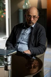 Dr. Aaron Glassman (Richard Schiff)