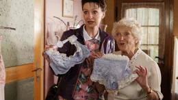 Monika Niggeler als Shirley, Stephanie Glaser als Martha Jost