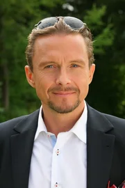 Gerhard Hanslein (Olaf Rauschenbach).