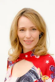 Julia Beerhold (Vera Engelbrecht).