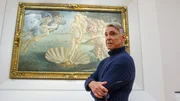 Vor Botticellis „Geburt der Venus“ in den Uffizien kommt Modeschöpfer Wolfgang Joop ins Schwelgen: Schönheit wie sie nicht tadelloser sein kann. Vor Botticellis „Geburt der Venus“ in den Uffizien kommt Modeschöpfer Wolfgang Joop ins Schwelgen: Schönheit wie sie nicht tadelloser sein kann.