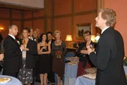 (v.li.): Karl Menrad (Albert Novak), Johanna C. Hohloch (Agnes Pr&ouml;ll), Julia Cencig (Lisa), Lotte Ledl (Anna Kofler), Jenny J&uuml;rgens (Ruth Hofst&auml;tter), Albert Fortell (Felix Hofst&auml;tter).