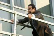 Monk (Tony Shalhoub), der wieder in den Polizeidienst aufgenommen wurde, wird zunächst zu einem Schreibtischjob verdonnert. Doch der kauzige Ermittler kann es nicht lassen und geht auf eigene Faust auf Verbrecherjagd... Monk (Tony Shalhoub), der wieder in den Polizeidienst aufgenommen wurde, wird zunächst zu einem Schreibtischjob verdonnert. Doch der kauzige Ermittler kann es nicht lassen und geht auf eigene Faust auf Verbrecherjagd...