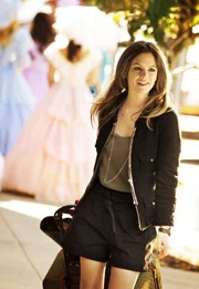 F&uuml;r die New Yorker Chirurgin Zoe Hart (Rachel Bilson) wird es schwer, sich an ein Leben in dem kleinen S&uuml;dstaatenort Bluebell zu gew&ouml;hnen, aber ihr bleibt nichts anderes &uuml;brig ...