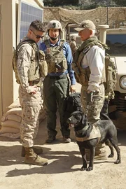 Ein neuer Fall f&uuml;hrt Gibbs (Mark Harmon, r.) und McGee (Sean Murray, M.) nach Afghanistan ...