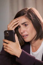 Carly Pope (Lily Cross). Carly Pope (Lily Cross).