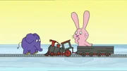 Hase und Elefant erleben eine Geschichte mit gro&szlig;en Fahrzeugen.