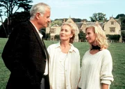 "Rosen im Sturm". Im Bild: Peter Bongartz, Eleonore Weisgerber, Simone Heher.