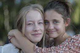 Zu guter Letzt werden auch Julka (Pola Kr&oacute;l) und Felka (Mia Goti) beste Freundinnen.