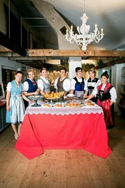 v.l. Flurina Candinas, Brigitte Inderbitzin, Astrid Murpf, Aurelia Joly, Manuela Achermann, Marlies Bärschi, Theres Marty v.l. Flurina Candinas, Brigitte Inderbitzin, Astrid Murpf, Aurelia Joly, Manuela Achermann, Marlies Bärschi, Theres Marty