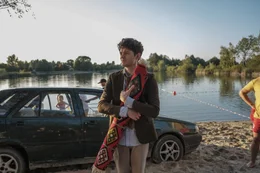 Was mag Karol (Tomasz Ziętek) in den Teppich eingerollt haben?
