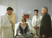 MDR Fernsehen IN ALLER FREUNDSCHAFT FOLGE 256, "Herbststurm", am Mittwoch um 11:40 Uhr. In der Sachsenklinik stellt Roland (Thomas R&uuml;hmann) au&szlig;er den Herzrhythmusst&ouml;rungen, bedingt durch den Stromschlag, einen schweren Bandscheibenvorfall an der Halswirbels&auml;ule fest. Doch der kann erst operiert werden, wenn sich Giselas Herz erholt hat, was zus&auml;tzlich unter der Aff&auml;re ihres Mannes Werner (Norbert Ghafouri) leidet.