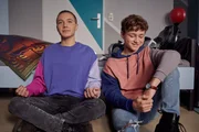 Noah (Philip R&uuml;ger, li.) und Colin (Johannes Degen, re.) wollen einfach nur nichts machen.