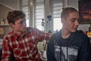 Colin (Johannes Degen, li.) steht dem enttäuschten Noah (Philip Rüger, re.) zur Seite. Colin (Johannes Degen, li.) steht dem enttäuschten Noah (Philip Rüger, re.) zur Seite.