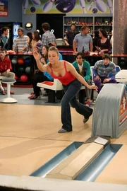 Leonard gesteht Penny (Kaley Cuoco), dass er sie liebt. Doch leider reagiert sie nicht so, wie er es sich erhofft hat ...