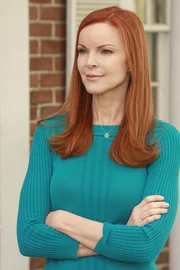 Nachdem sie den Kuss zwischen Orson und Edie beobachtet hat, konfrontiert Bree (Marcia Cross) damit ihre Nachbarin. Daraufhin kommt es zu einem handfesten Streit ...