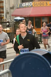 Nimmt am New York City Marathon teil: Barney (Neil Patrick Harris) ...