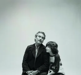 Johnny (Joaquin Phoenix, l.); Jesse (Woody Norman, r.)