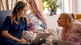 Frida (Andrea Heick Gadeberg) und Selma (Karoline Hamm) sind beste Freundinnen