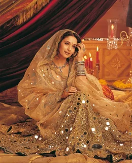 Chandramukhi (Madhuri Dixit)  +++ Die Verwendung des sendungsbezogenen Materials ist nur mit dem Hinweis und Verlinkung auf RTL+ gestattet. +++