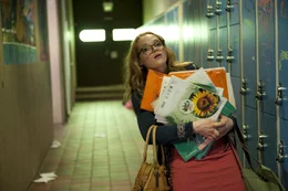 Als Lisi (Karoline Herfurth) merkt, dass Zeki ihre Zeugnisse gef&auml;lscht hat, erpresst sie ihn, damit er die problematischste Klasse der Schule bekommt. Diese ist bekannt daf&uuml;r, Lehrer durch hinterlistige Streiche in den Wahnsinn zu treiben, doch der Bankr&auml;uber hat noch viel fiesere Methoden in petto ...