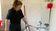 In Bremen ist Sabrina (40) auch heute wieder in ihrer Schimmelwohnung..; In Bremen ist Sabrina (40) auch heute wieder in ihrer Schimmelwohnung.. In Bremen ist Sabrina (40) auch heute wieder in ihrer Schimmelwohnung..; In Bremen ist Sabrina (40) auch heute wieder in ihrer Schimmelwohnung..
