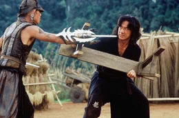 Butler Passepartout (Jackie Chan, r.) wei&szlig; sich zu verteidigen!