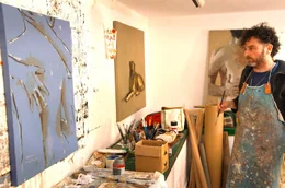 Der kretische Maler Angelos Spartalis sagt, &bdquo;Die Augen t&auml;uschen und je mehr man den Betrachter t&auml;uscht, desto besser sind die Kunstwerke.&ldquo;