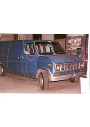 Pennells blauer Ford Kastenwagen.