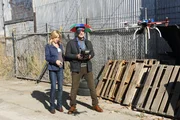 Claire Dunphy (Julie Bowen), Phil Dunphy (Ty Burrell).