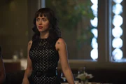Molly (Scarlett Johansson) arbeitet am Empfang des franz&ouml;sischen Restaurants, in dem Carl kocht. Sie liebt seine ausgefallenen Men&uuml;-Ideen, die er dort nicht verwirklichen kann.