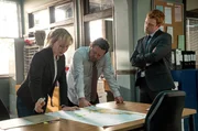 Detective Mike Shepherd (Neill Rea), Sims (Fern Sutherland) und Breen (Nic Sampson, re.) stehen vor einem r&auml;tselhaften Fall.