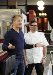 Gordon Ramsay (l.)