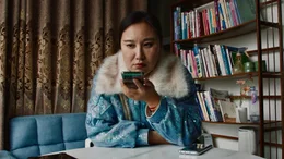 Teacher Wang Zhenxi im B&uuml;ro  +++ Die Verwendung des sendungsbezogenen Materials ist nur mit dem Hinweis und Verlinkung auf RTL+ gestattet. +++