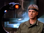 Jack (Richard Dean Anderson) muss auch getestet werden. Vielleicht wurde er w%hrend einer Mission zu einem "Za'tarc" umprogrammiert... Jack (Richard Dean Anderson) muss auch getestet werden. Vielleicht wurde er w%hrend einer Mission zu einem "Za'tarc" umprogrammiert...