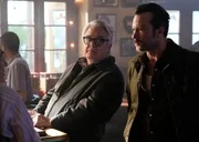 Richard Kowalski (Michael J. Harney, l.); Special Agent Mike Franks (Kyle Schmid, r.)