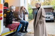 Nach dem &Uuml;berfall befragt Polizeikommissarin Vera Lanz (Katharina B&ouml;hm, r.) Mutter Sabine H&uuml;bner und Tochter Hanna H&uuml;bner.