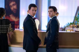 Victor Sullivan (Mark Wahlberg, l.); Nathan Drake (Tom Holland, r.)