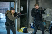 Hailey Upton (Tracy Spiridakos, l.) und Jay Halstead (Jesse Lee Soffer, r.)