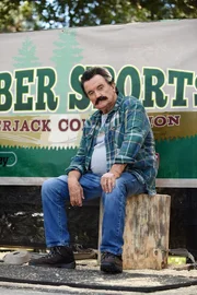 Der M&ouml;rder wird in der Holzf&auml;llergemeinschaft vermutet, deren Hauptverantwortlicher Dick Scarn (Dave Thomas) ist.