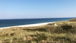 Sylt misst eine L&auml;nge von rund 38 Kilometern. Au&szlig;erhalb der Saison sind viele Strandabschnitte unber&uuml;hrt.