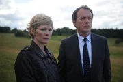Dr. Laura Hobson (Clare Holman) und DI Robert Lewis (Kevin Whately) fragen sich, ob der Tod der Studentin Briony ebenfalls mit den zynischen Machenschaften des Inhabers eines Internetportals zusammenh&auml;ngt.