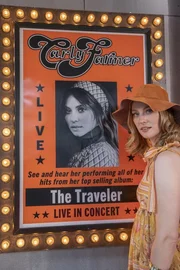 Carly (Deborah Ann Woll)