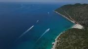 Türkisfarbenes Wasser und weiße Sandstände: Albanien lockt Touristen aus aller Welt. Türkisfarbenes Wasser und weiße Sandstände: Albanien lockt Touristen aus aller Welt.