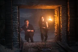 l-r: Nathan Drake (Tom Holland), Chloe Frazer (Sophia Ali)