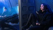 Gina (Megan Fox, r.)  +++ Die Verwendung des sendungsbezogenen Materials ist nur mit dem Hinweis und Verlinkung auf RTL+ gestattet. +++