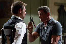 Jimmy Bobo (Sylvester Stallone, r.) hat da so seine eigenen Methoden, Anw&auml;lte (Christian Slater, l.) zum Reden zu bringen ...