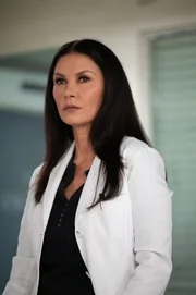 Dr. Vivian Capshaw (Catherine Zeta-Jones)