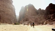 Das Team um Moderator Jamie Theakston reist dieses Mal nach Jordanien, um die antike Stadt Petra zu erkunden. Weniger als 20 Prozent des Gel&auml;ndes wurde bisher von Arch&auml;ologen freigelegt. Es k&ouml;nnten also noch Sch&auml;tze in den verborgenen Grabm&auml;lern unter der Stadt liegen. Werden Jamie & Co f&uuml;ndig?